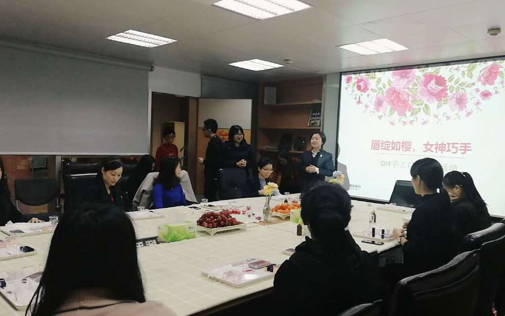 唇綻如櫻，女神巧手